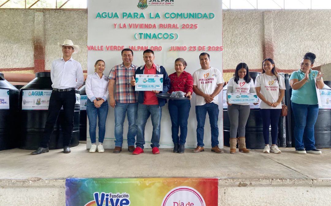 Rubén Hernández entrega 46 sistemas de saneamiento en comunidades rurales de Jalpan