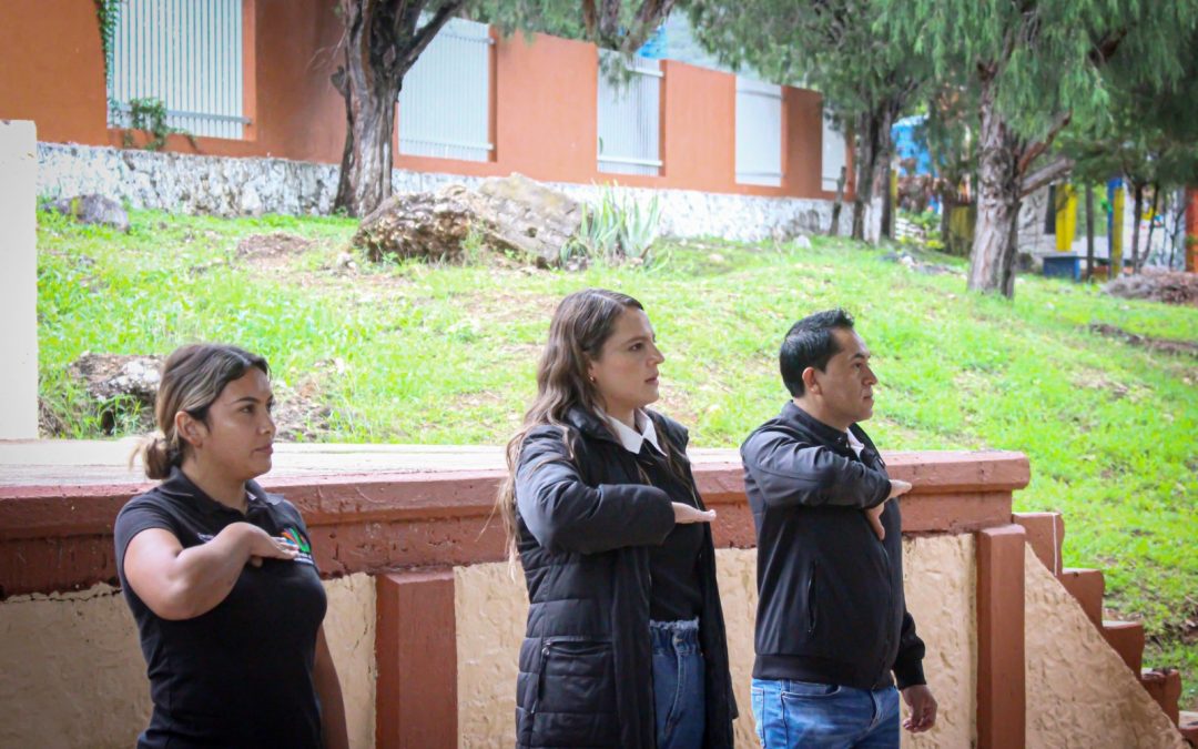 Acude Yuni Benítez a la luz cívico a la primaria de Valle de Guadalupe