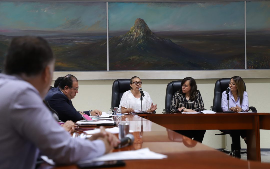 Diputadas acuerdan con la UAQ retirar iniciativa   de reforma y sumarse al proyecto universitario