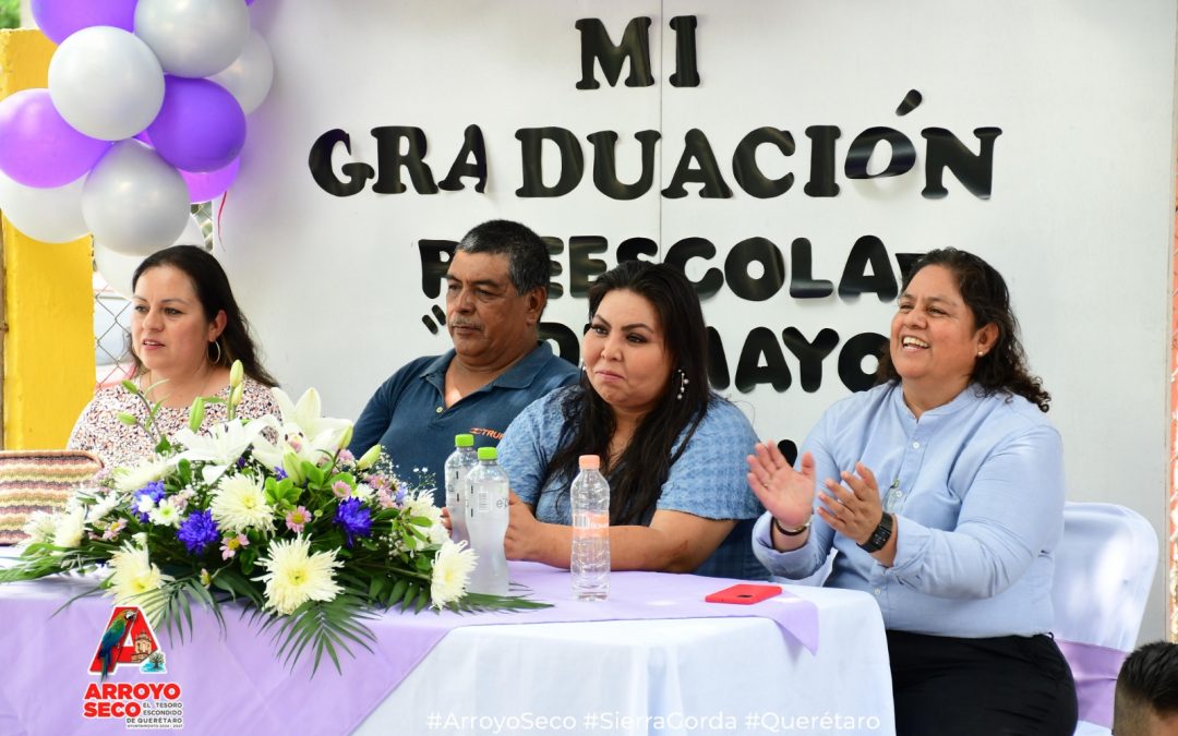 Se gradúan pequeños del preescolar “5 de mayo” de Mesa de Palo Blanco