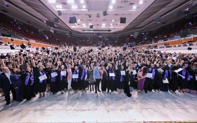 Reconoce Felifer Macías el esfuerzo de las graduadas de la Universidad de las Mujeres 2021-2025