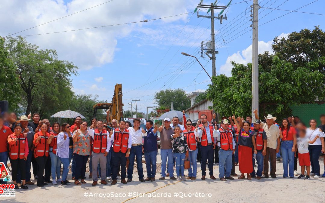 Fernando Sánchez Gil da banderazo de arranque de obra en La Loma