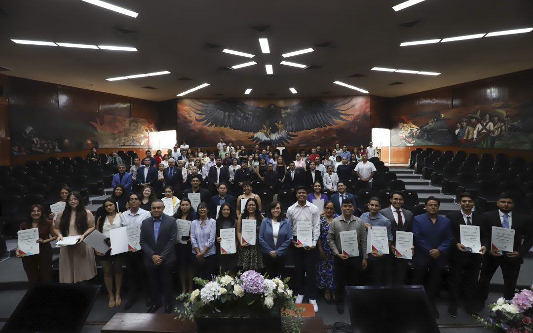 Reconoce UAQ a galardonados con Premio Ceneval-Egel   de Ingeniería, Medicina y Química