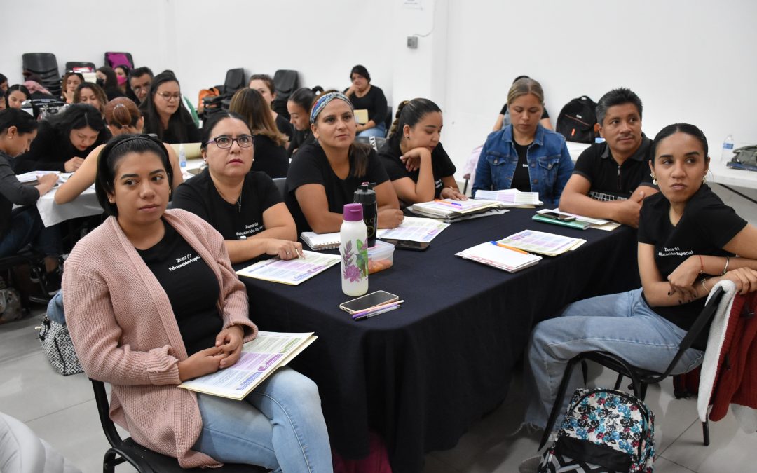 Capacita USEBEQ a docentes en atención a estudiantes con discapacidad