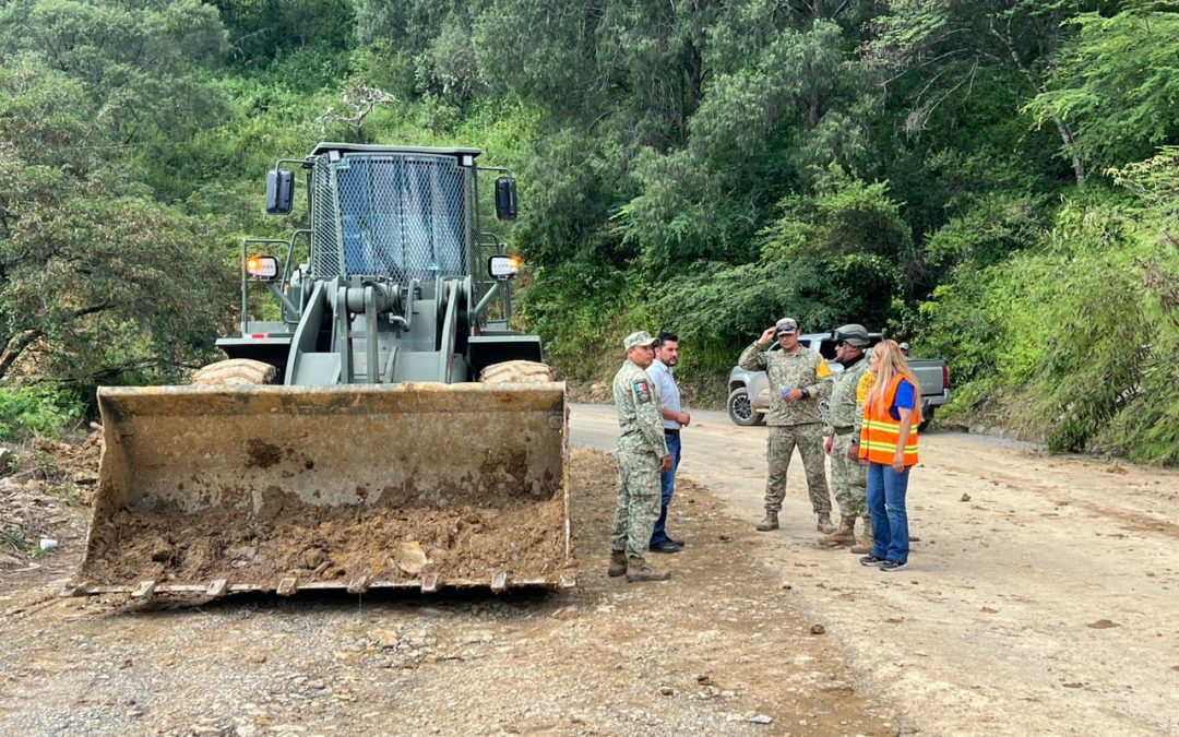 Supervisión de trabajos de limpieza en el camino Ahuacatlán de Guadalupe – Santa Águeda