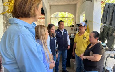 Autoridades municipales y estatales entregan apoyos a familias afectadas por las lluvias