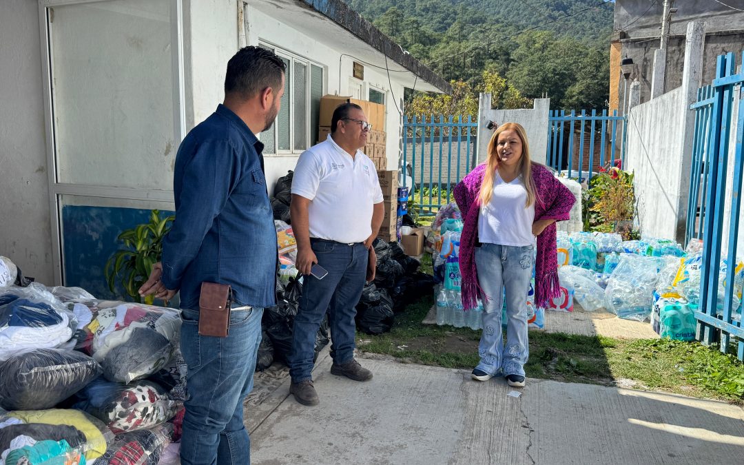 Acción Conjunta: DIF Estatal y Alcaldesa de Pinal de Amoles entregan donativo a afectados.