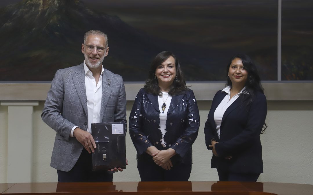 Modernizará UAQ laboratorios escolares con ayuda de Sedesu