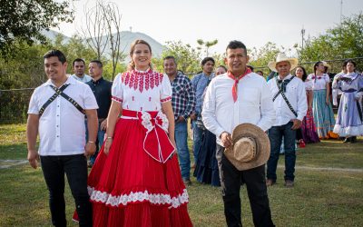 Landa conmemora su historia con desfile revolucionario