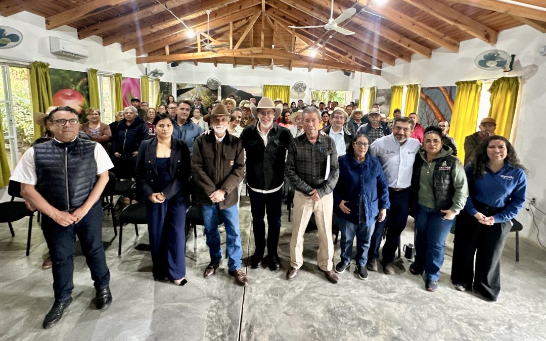 Reconoce Marco Del Prete a ejidatarios por el cuidado de sus bosques