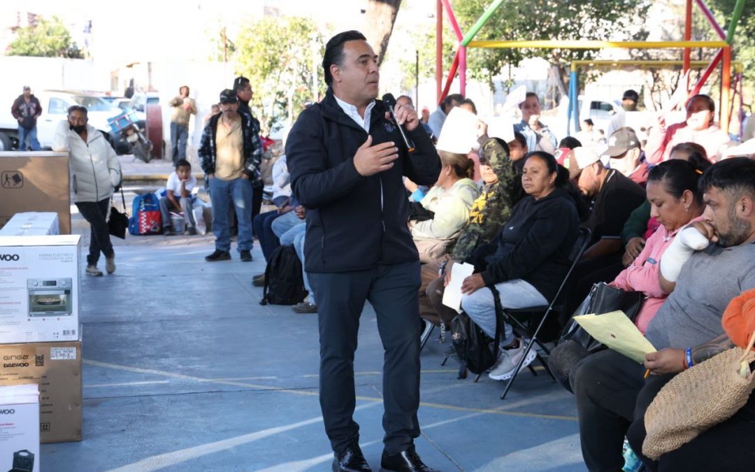 Entrega SEDESOQ apoyos del Programa Coinversión Social en Tequisquiapan