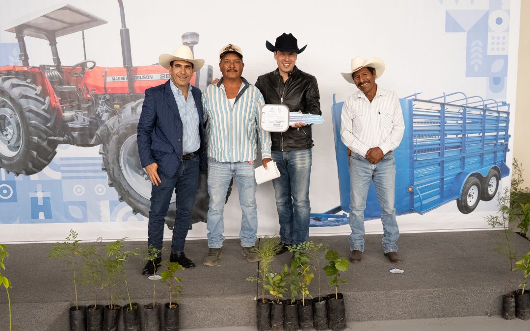Rodrigo Monsalvo entrega subsidios para fortalecer el campo con apoyos y equipamiento tecnológico
