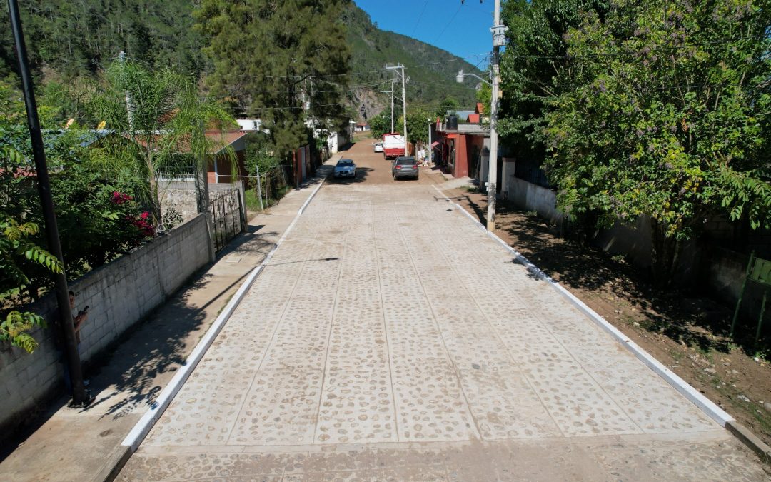Entrega Rubén Hernández urbanización de calle en Valle Verde con inversión cercana a los 2 mdp