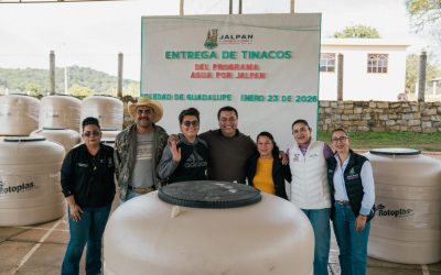 Entrego el alcalde Rubén Hernández 45 tinacos en Soledad de Guadalupe como parte del programa “Agua por Jalpan”
