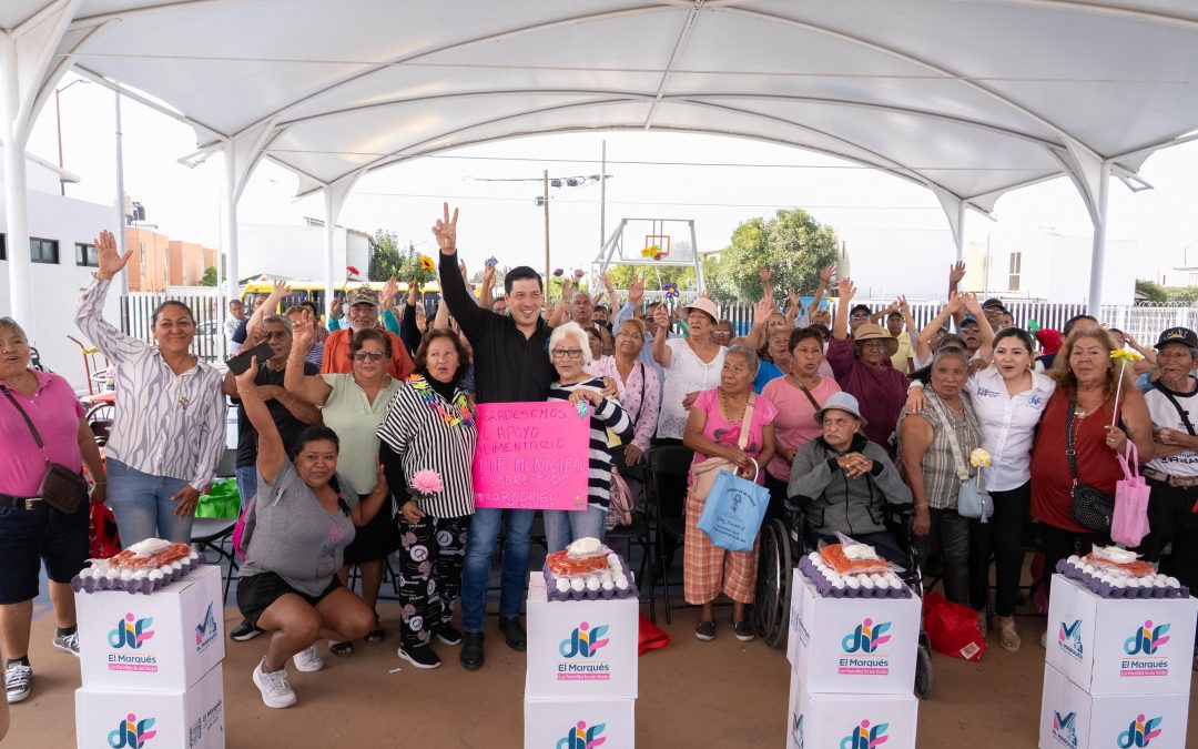 Entrega Rodrigo Monsalvo mil 449 despensas a adultos mayores en El Marqués