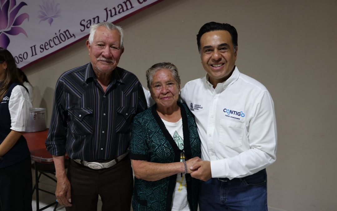 Visita Luis Nava grupo del adulto mayor en San Juan del Río
