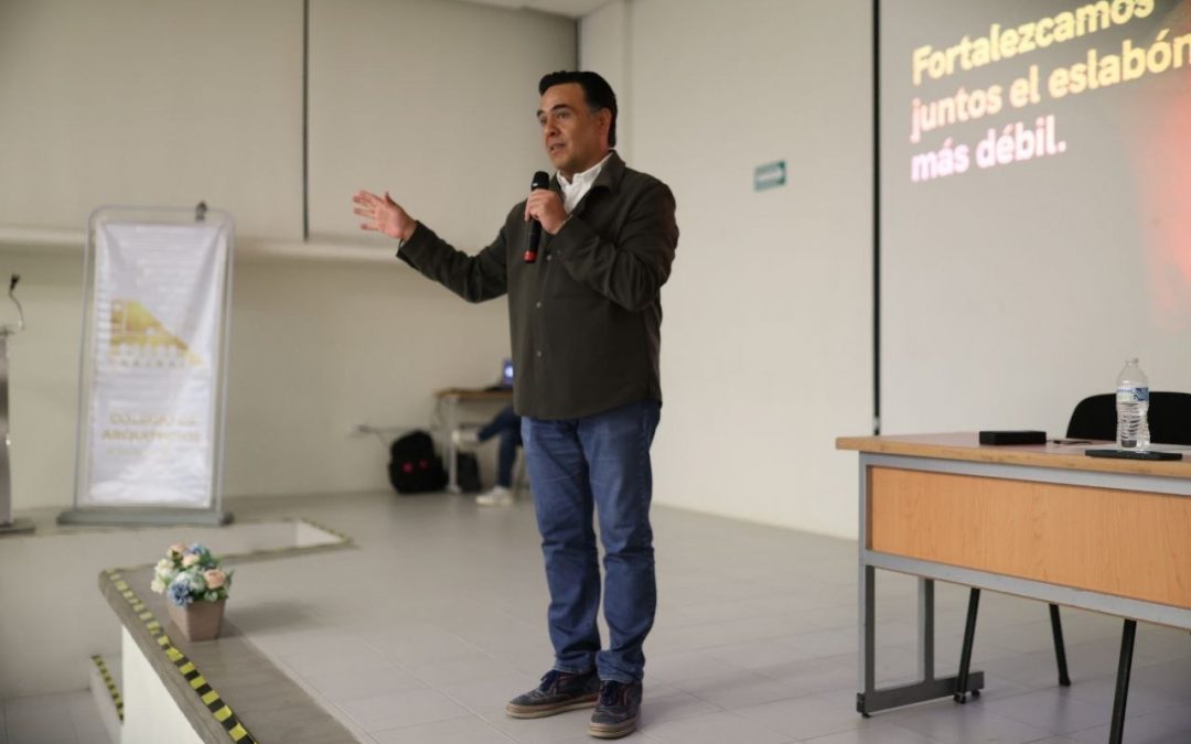 Presenta Luis Nava programas sociales a Colegio de Arquitectos de San Juan del Río