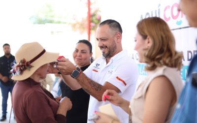 Entrega SEDIF lentes para adultos mayores del municipio de Jalpan de Serra y Arroyo Seco