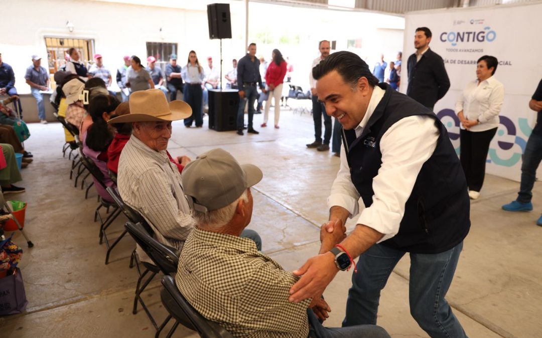 Lleva Luis Nava apoyos alimentarios y jornada de salud a Tequisquiapan