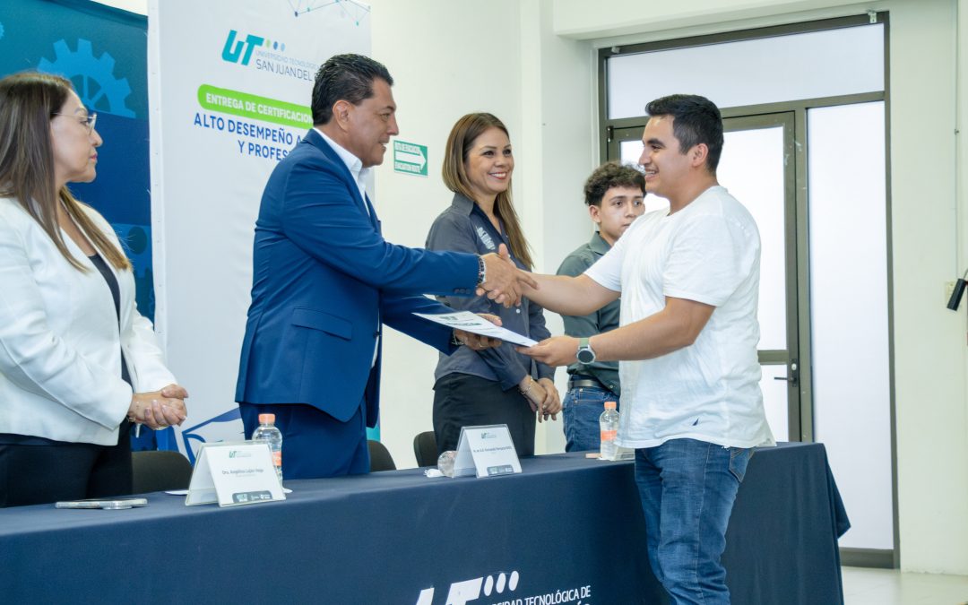 Reciben estudiantes de la UT San Juan certificados CONOCER y Lean Six Sigma