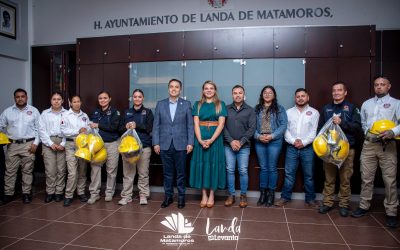 Yuni Benítez y el secretario de gobierno Eric Gudiño suman esfuerzos para fortalecer a protección civil en Landa de Matamoros