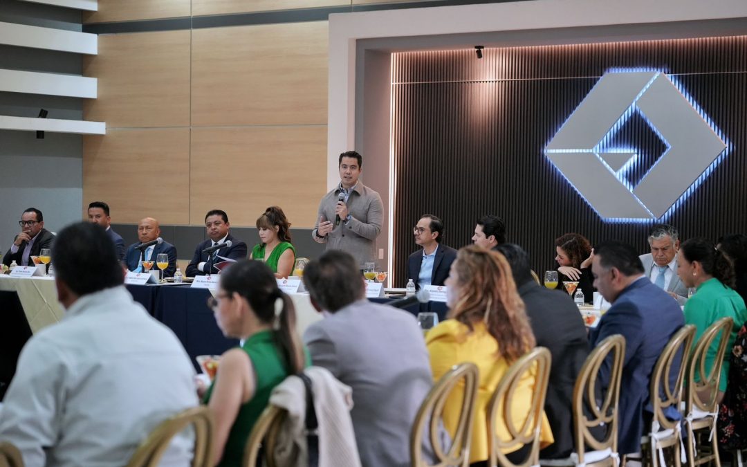 Asiste Felifer Macías a la VI Asamblea Ordinaria de la FECAPEQ