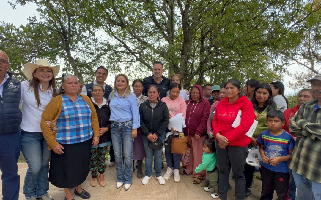 Entrega gobernador Mauricio Kuri y Lupita Ramírez Plaza camino rehabilitado en Epazotes Grandes, Pinal de Amoles.