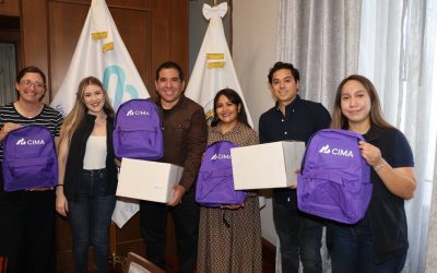 Recibe SEDIF donativo de Gallos Blancos y CIMA