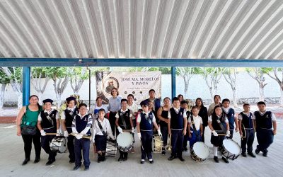 Entrega López Birlain instrumentos para banda de guerra a estudiantes