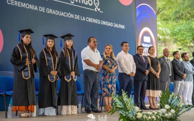 Yuni Benítez acompaña a la generación 2026 de la escuela normal del estado en su ceremonia de egreso