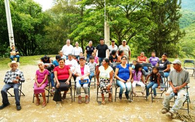 Entrega Rubén Hernández tinacos en beneficio de familias de El Naranjo