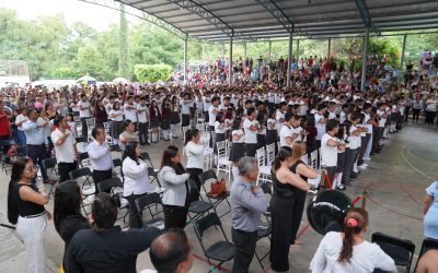 Rubén Hernández acompaña la graduación de 206 estudiantes del COBAQ Plantel 4