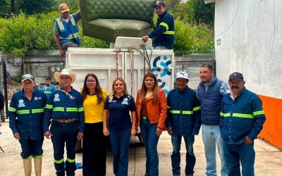 Lupita Ramírez encabeza jornada de recolección de tiliches y entrega de uniformes a barrenderos en Pinal de Amoles.