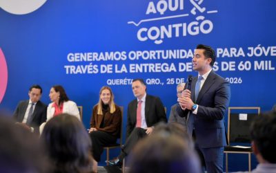 Llama Felifer Macías a jóvenes a aprovechar las oportunidades de Querétaro