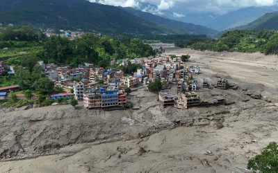 Inundaciones entre Nepal y China supera los mil muertos y 4 mil desaparecidos