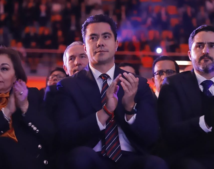 Felifer Macías celebra los 20 años de formación académica de la Universidad Anáhuac Querétaro